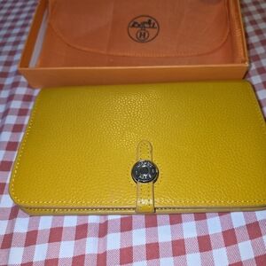 Elegant Yellow Leather Wallet